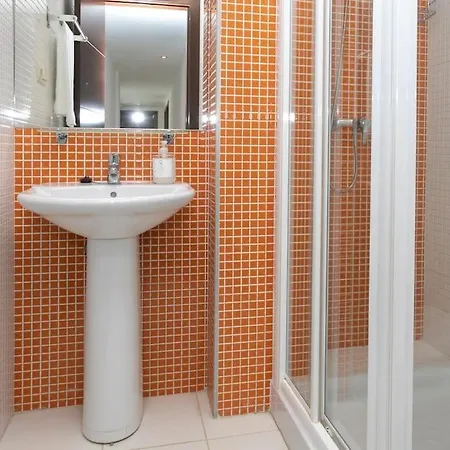 Fantastico Apartamento En El Centro De Estepona Con Parking Privado Εστεπόνα